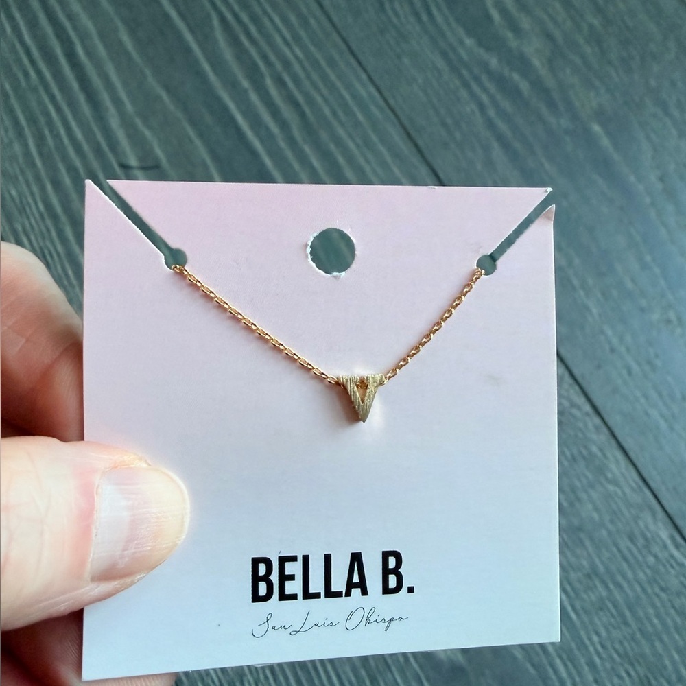 Gold Initial Charm Necklace "V"